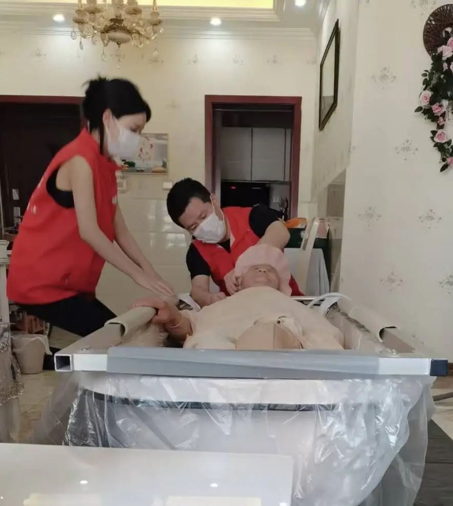 老年犬洗澡地点的选择_ 老年人助浴服务 _