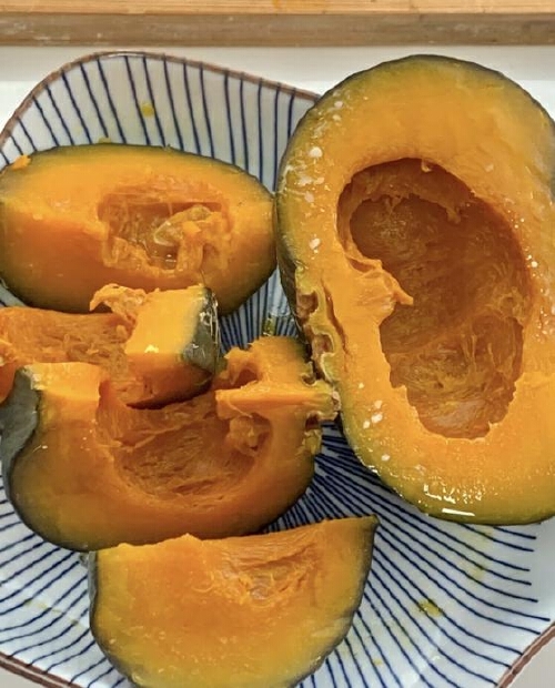 猫咪最喜欢的猫粮口味_猫咪十大最爱食物_猫咪不同年龄段饮食偏好