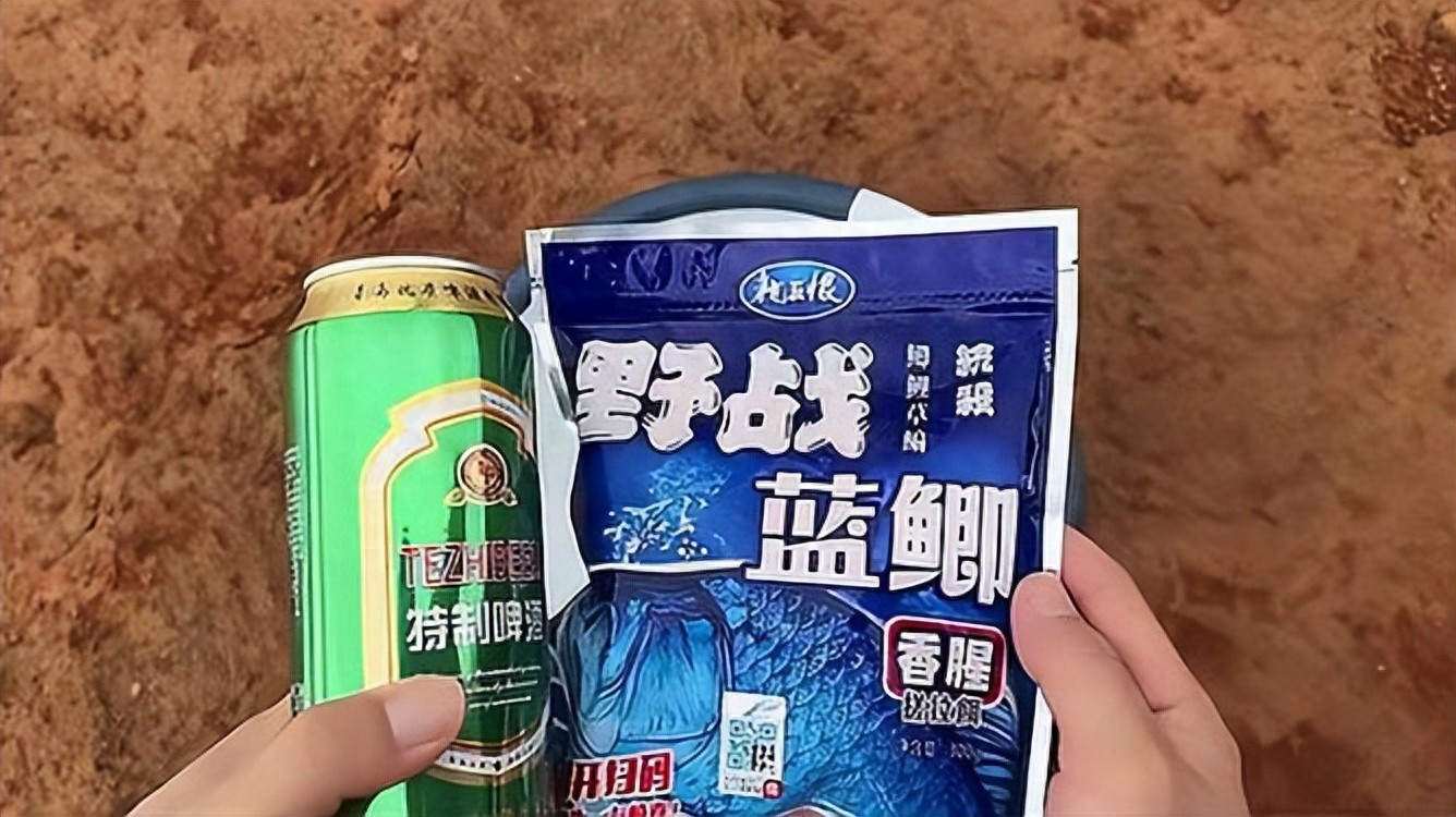 蓝鲫饵料神仙搭配_让鱼儿颜色更鲜艳的秘方_啤酒蓝鲫钓鱼配方