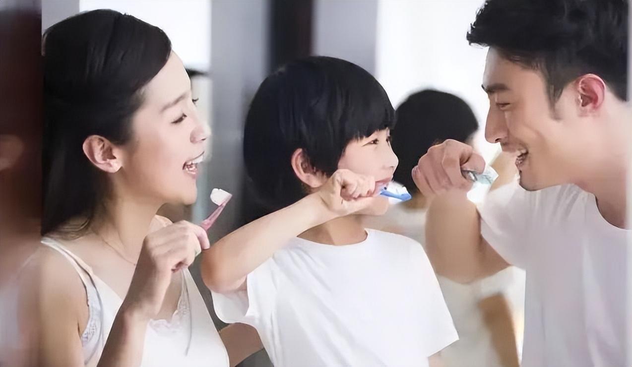 如何让狗狗爱上刷牙_幼儿刷牙技巧_宝宝不爱刷牙怎么办