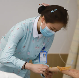 猫咪视力下降：老年猫白内障护理_重庆西区医院眼科特护计划_老年性白内障治疗过程