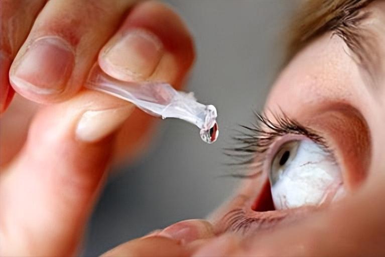 狗狗眼屎发灰？干眼症和感染_干眼症眼屎增多治疗_眼屎增多原因分析