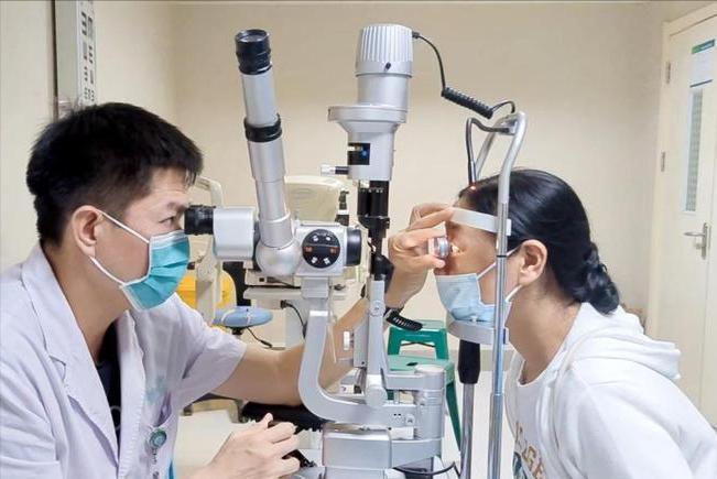 眼睛健康与寿命关系_眼屎增多预示健康问题_狗狗眼屎发灰？干眼症和感染